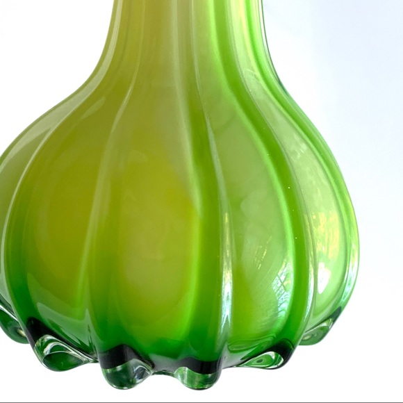 Vintage Calla Lily Shaped Twisted Art Glass Vase - Picture 8 of 11